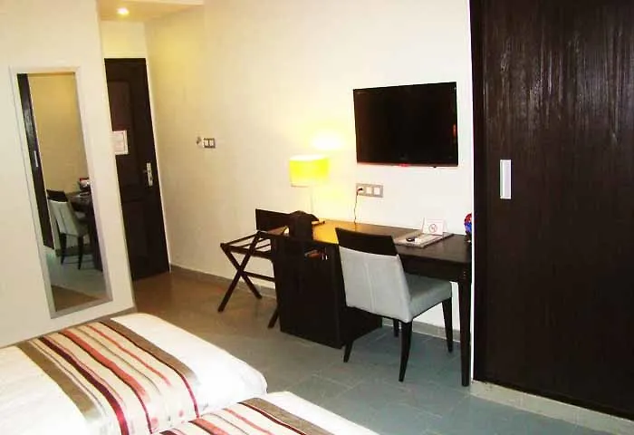 ***  Hotel & Restaurant Farid Dakar Senegal